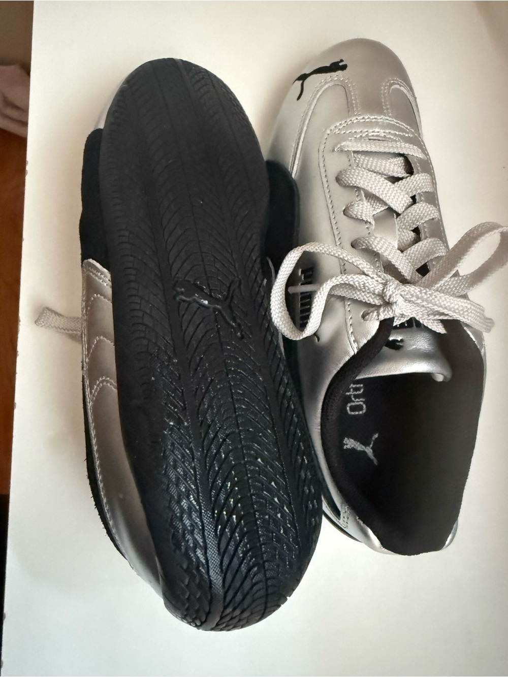 Puma Silver Speedcat Metallic Sneakers Women’s Sz 7 - Picture 2 of 3